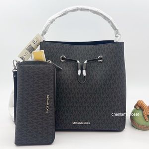 ✨⭐️NeW! Michael Kors Suri LG Bucket Bag Set